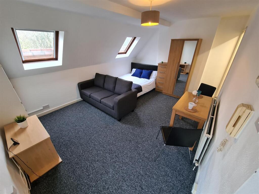 4 bed Studio for rent in Manchester. From Jordan Fishwick - Didsbury