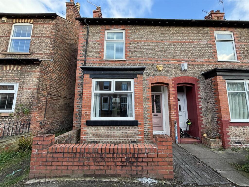 2 bed Mid Terraced House for rent in Altrincham. From Jordan Fishwick - Hale