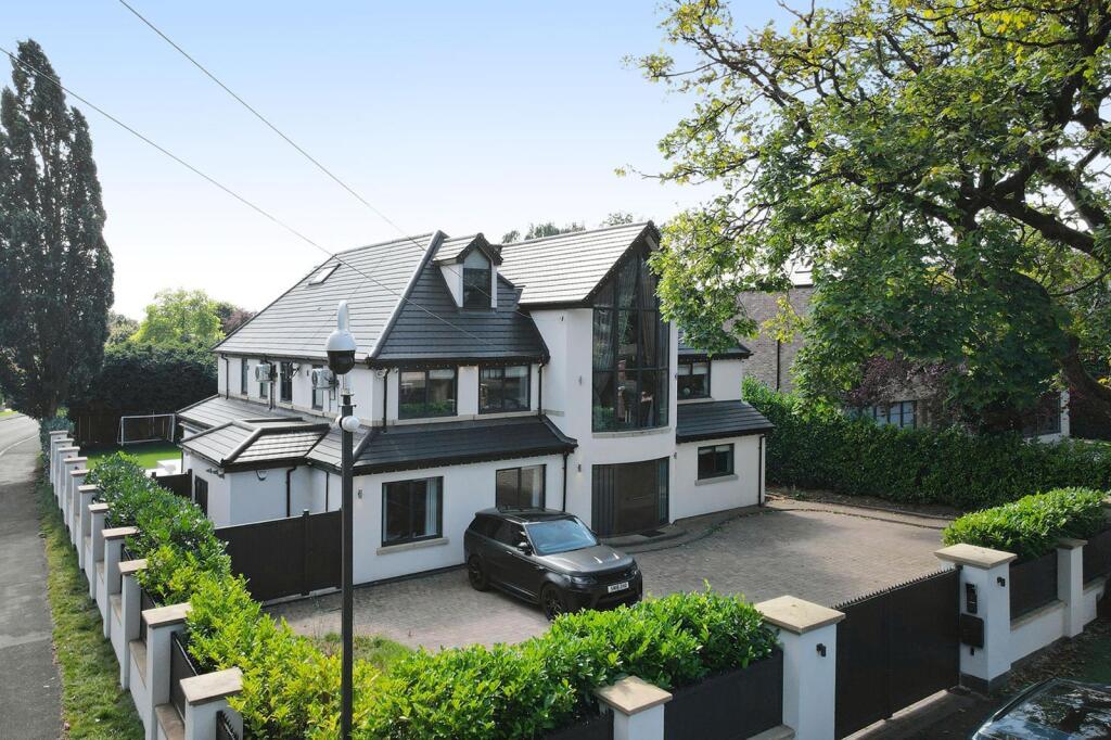 6 bed Detached for rent in Dunham Town. From Jordan Fishwick - Hale