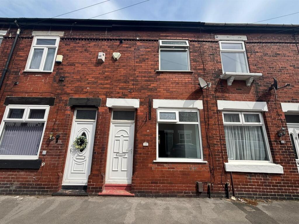 2 bed Mid Terraced House for rent in Altrincham. From Jordan Fishwick - Hale 2 bed Mid Terraced House for rent in Altrincham. From Jordan Fishwick - Hale