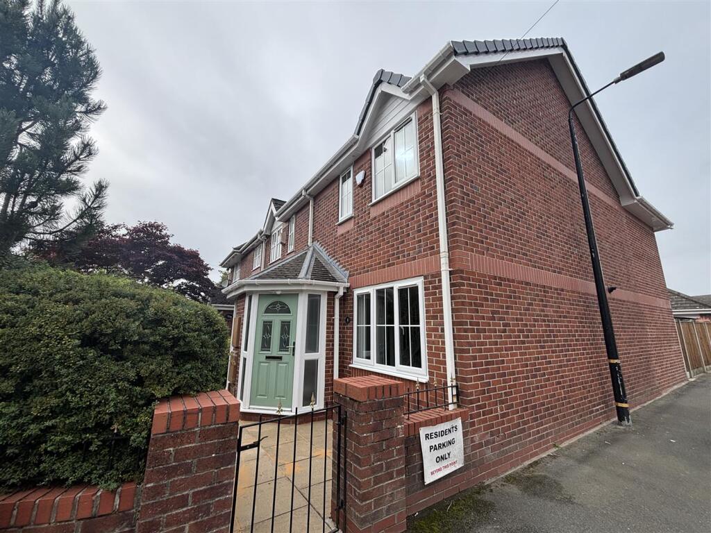 2 bed Mews for rent in Hale. From Jordan Fishwick - Hale