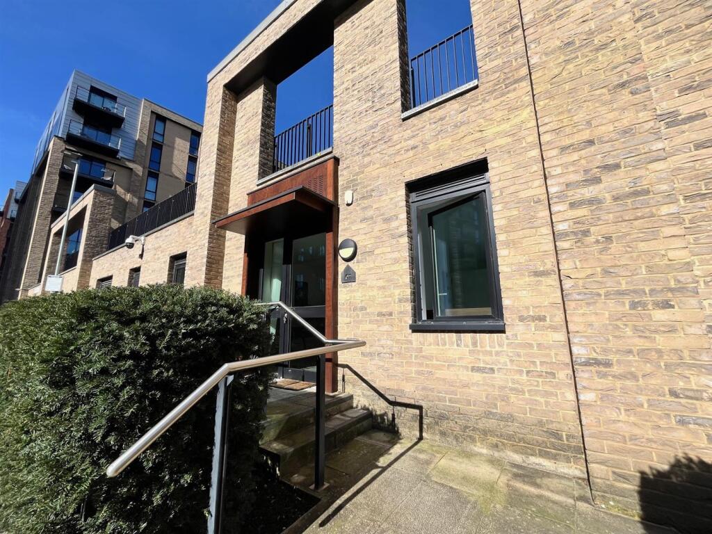 2 bed Apartment for rent in . From Jordan Fishwick - Manchester