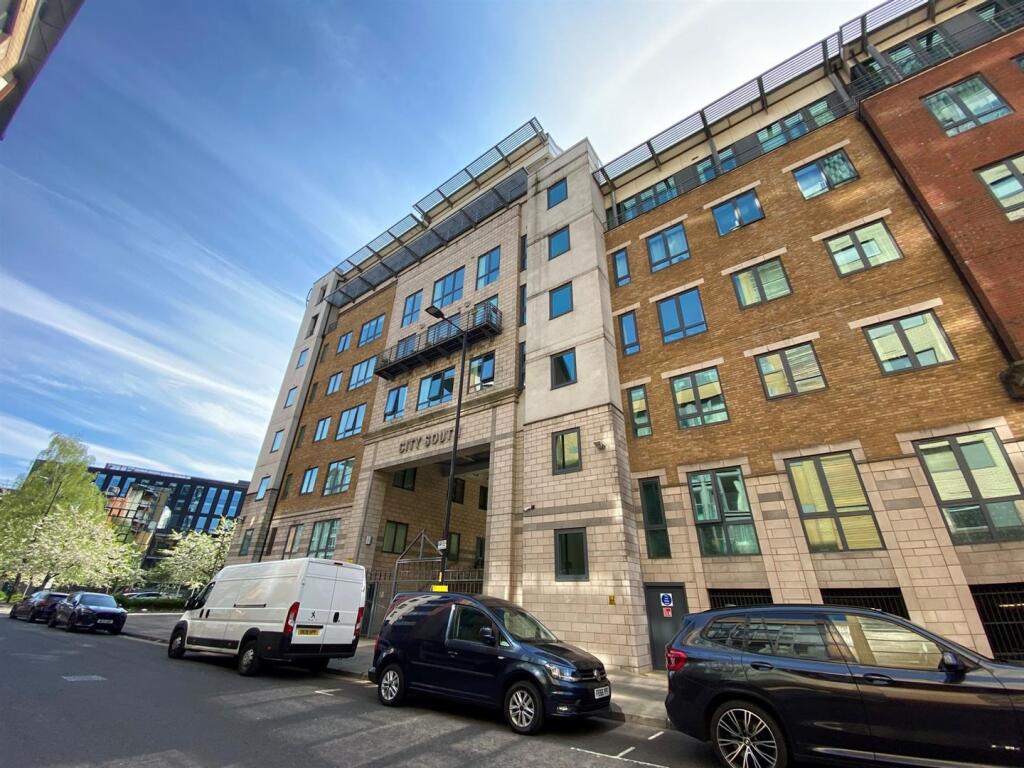 2 bed Apartment for rent in Manchester. From Jordan Fishwick - Manchester