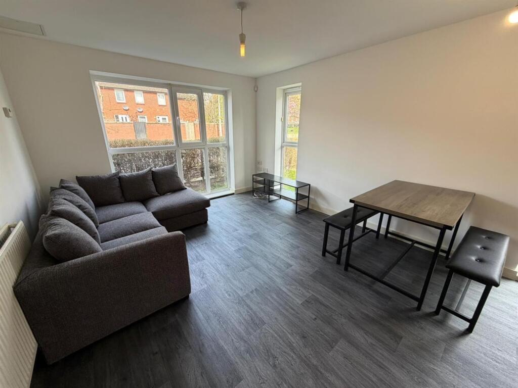 2 bed Apartment for rent in Charlestown. From Jordan Fishwick - Manchester