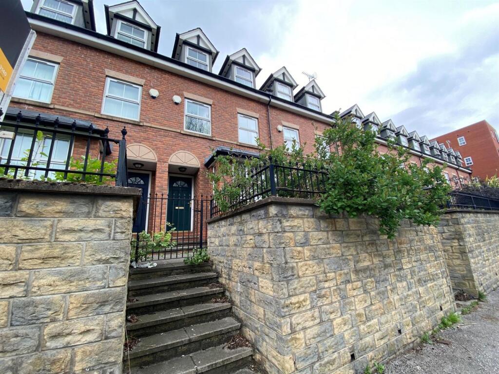 4 bed Detached for rent in Charlestown. From Jordan Fishwick - Manchester