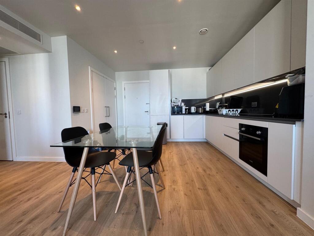 2 bed Apartment for rent in Manchester. From Jordan Fishwick - Manchester