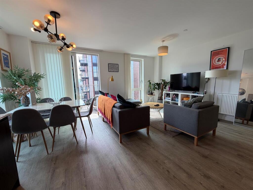 3 bed Apartment for rent in Salford. From Jordan Fishwick - Manchester
