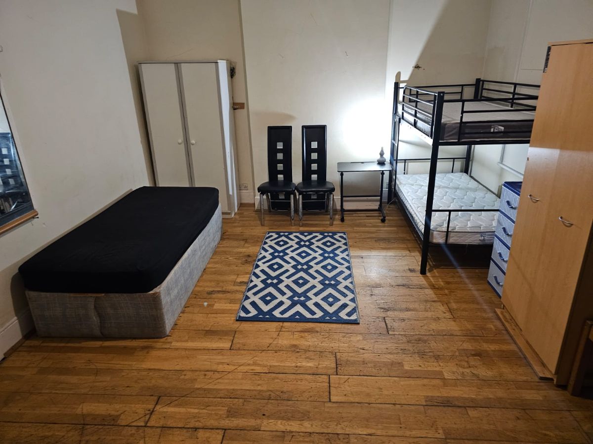 3 bed Room for rent in London. From Property Point UK