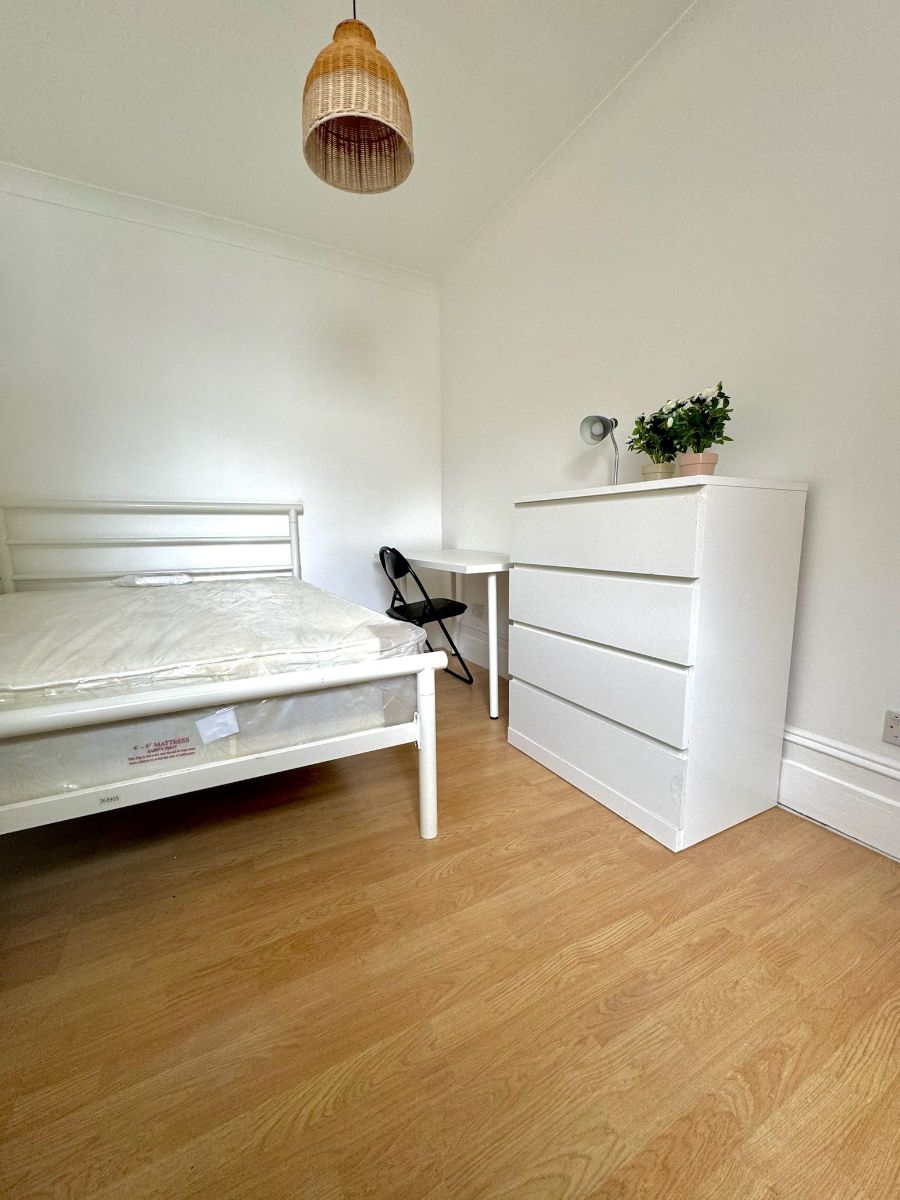6 bed House Share for rent in Gillingham. From Property Point UK