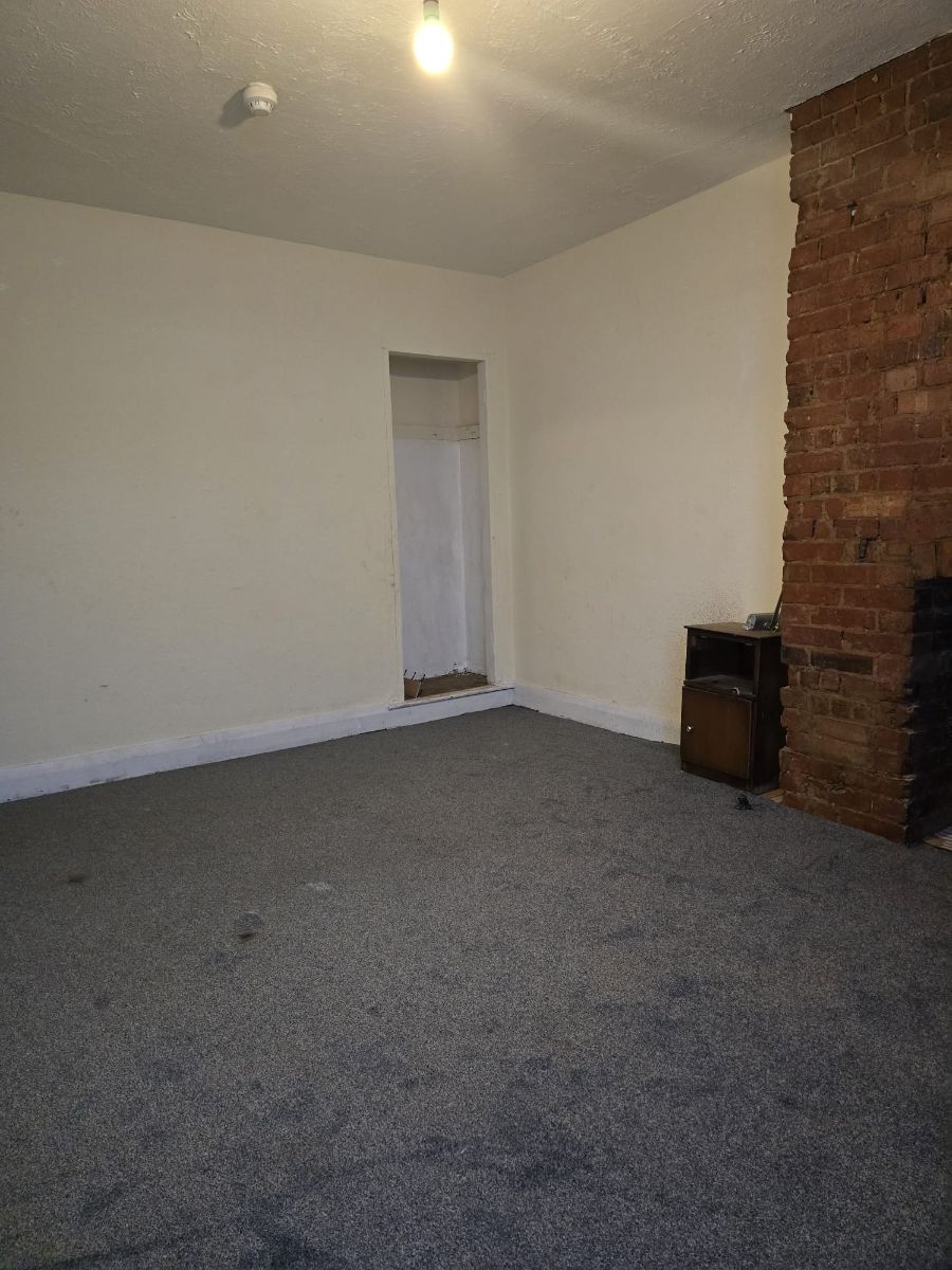 4 bed 1st Floor Flat for rent in Sutton. From Property Point UK