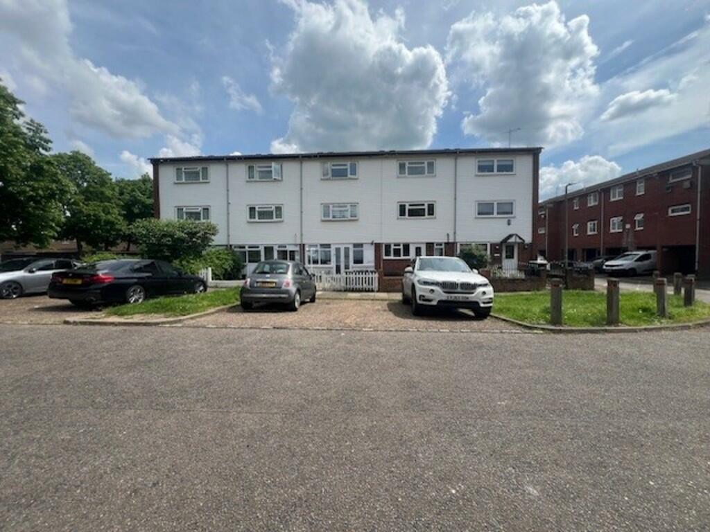 4 bed Town House for rent in Waltham Abbey. From Rainbow Estate Agents