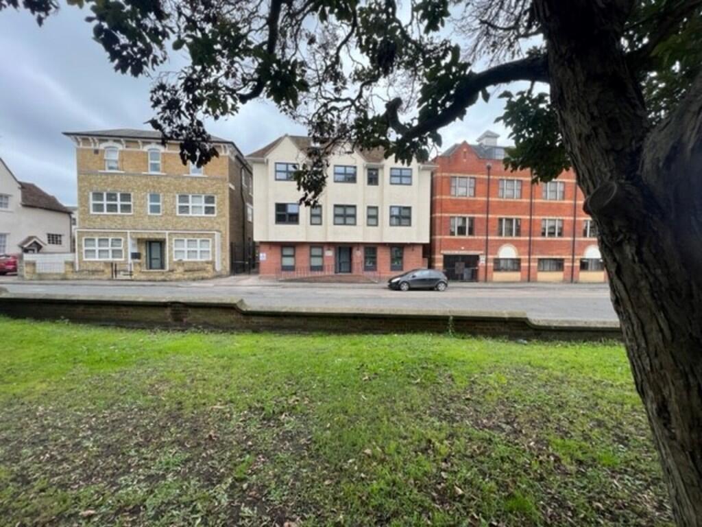 2 bed Apartment for rent in Waltham Abbey. From Rainbow Estate Agents (S.E.) Ltd - Essex