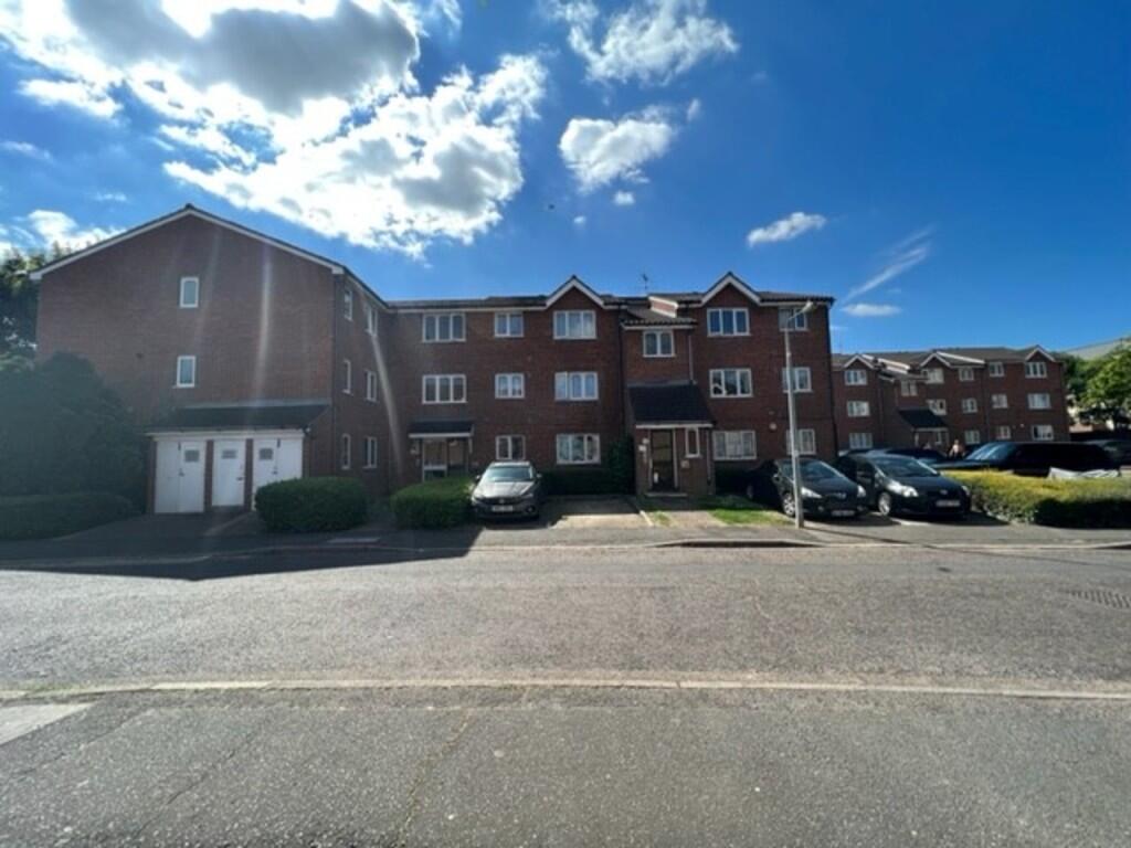 0 bed Studio for rent in Waltham Abbey. From Rainbow Estate Agents (S.E.) Ltd - Essex
