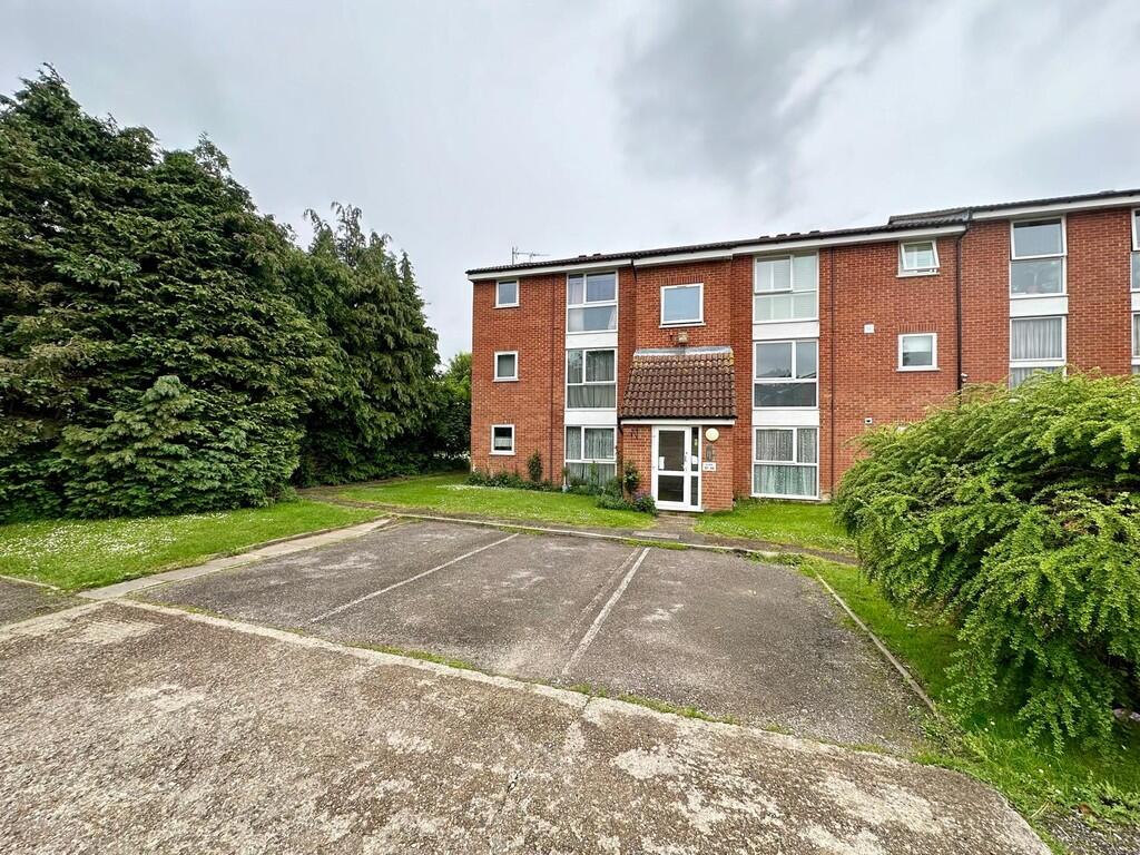 4 bed Studio for rent in Wormley West End. From Rainbow Estate Agents (S.E.) Ltd - Essex