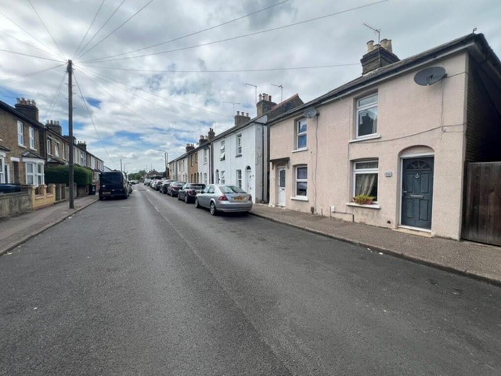 2 bed Semi Detached for rent in Waltham Abbey. From Rainbow Estate Agents (S.E.) Ltd - Essex