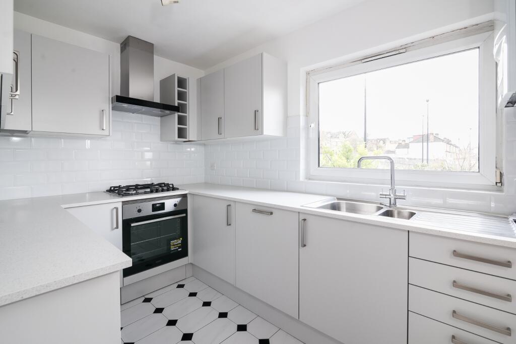 1 bed 1st Floor Flat for rent in London. From Realm Estates - London - Sales & Lettings