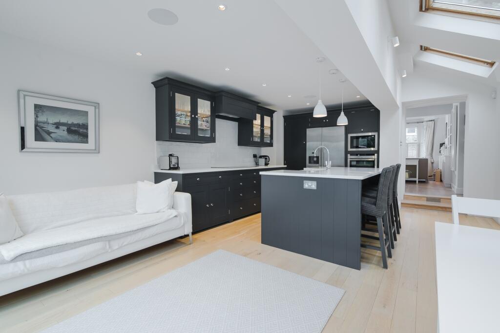 4 bed Mid Terraced House for rent in Wandsworth. From Realm Estates - London - Sales & Lettings