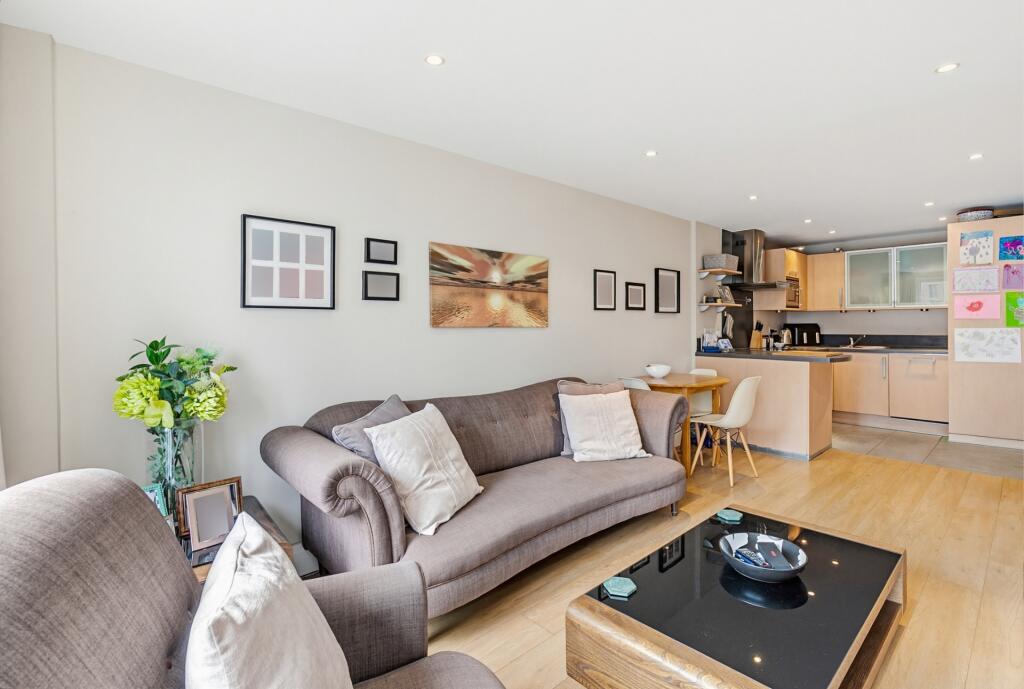 2 bed 1st Floor Flat for rent in Wandsworth. From Realm Estates - London - Sales & Lettings