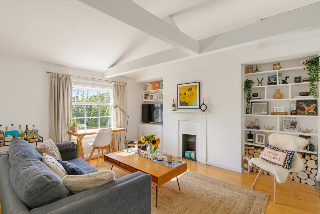 1 bed 1st Floor Flat for rent in London. From Realm Estates - London - Sales & Lettings 1 bed 1st Floor Flat for rent in London. From Realm Estates - London - Sales & Lettings