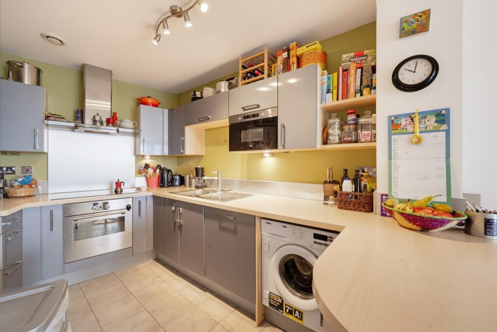 2 bed 1st Floor Flat for rent in London. From Realm Estates - London - Sales & Lettings 2 bed 1st Floor Flat for rent in London. From Realm Estates - London - Sales & Lettings