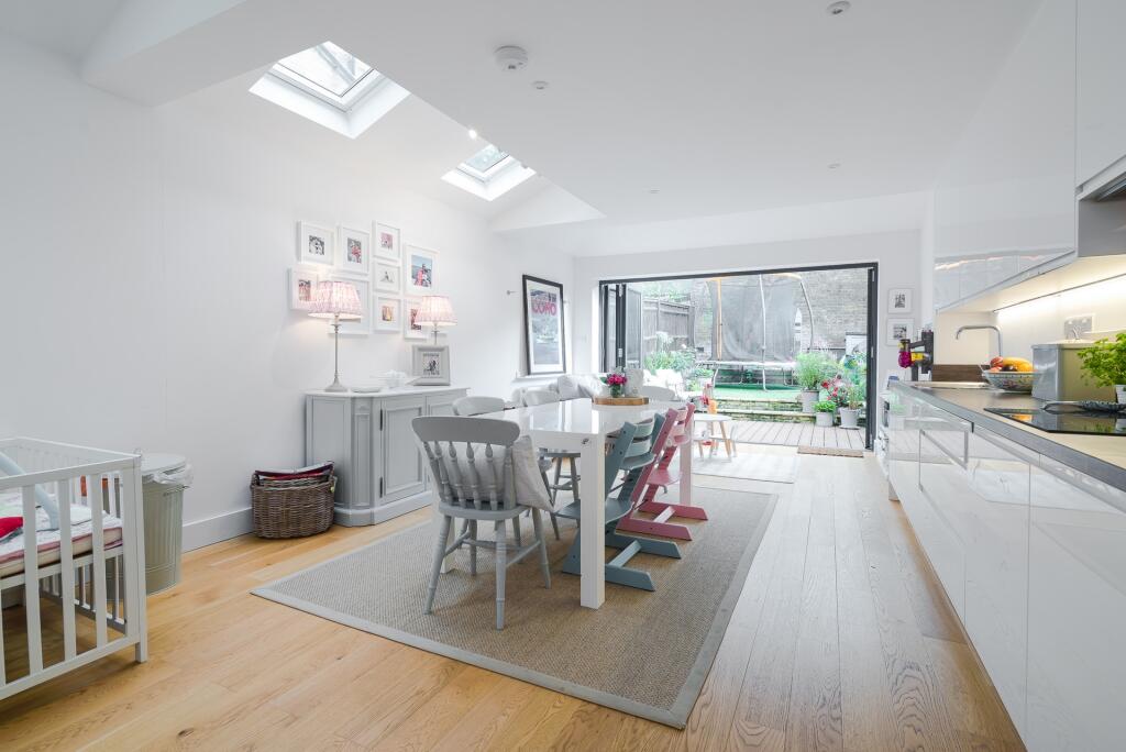 4 bed Detached for rent in Wandsworth. From Realm Estates - London - Sales & Lettings 4 bed Detached for rent in Wandsworth. From Realm Estates - London - Sales & Lettings