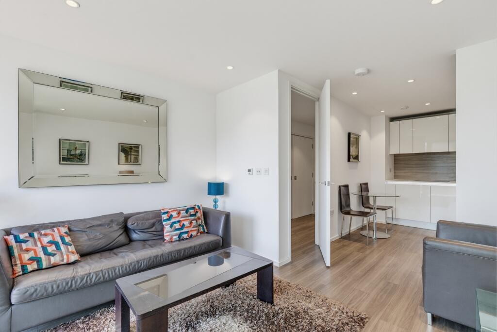2 bed 1st Floor Flat for rent in London. From Realm Estates - London - Sales & Lettings 2 bed 1st Floor Flat for rent in London. From Realm Estates - London - Sales & Lettings