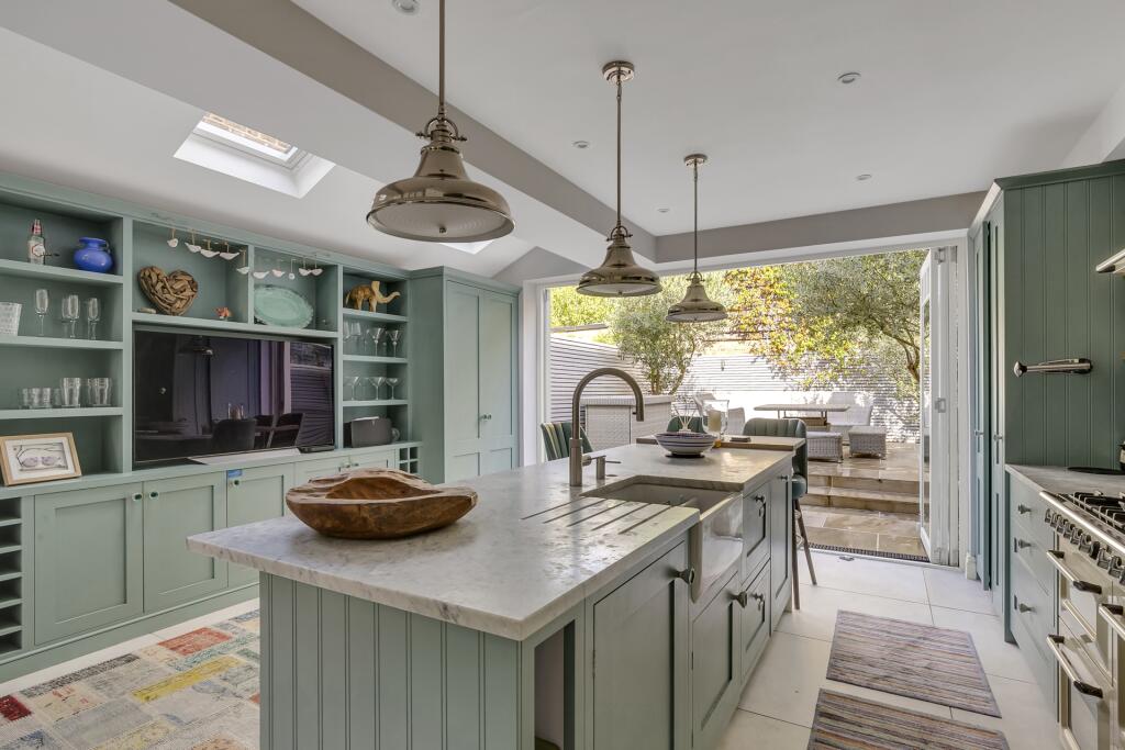 4 bed Mid Terraced House for rent in Wandsworth. From Realm Estates - London - Sales & Lettings