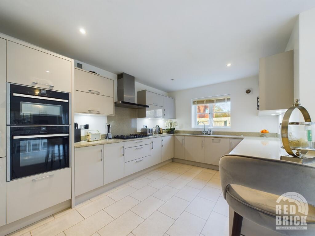 5 bed Detached for rent in Dunchurch. From Red Brick Sales & Lettings - Coventry