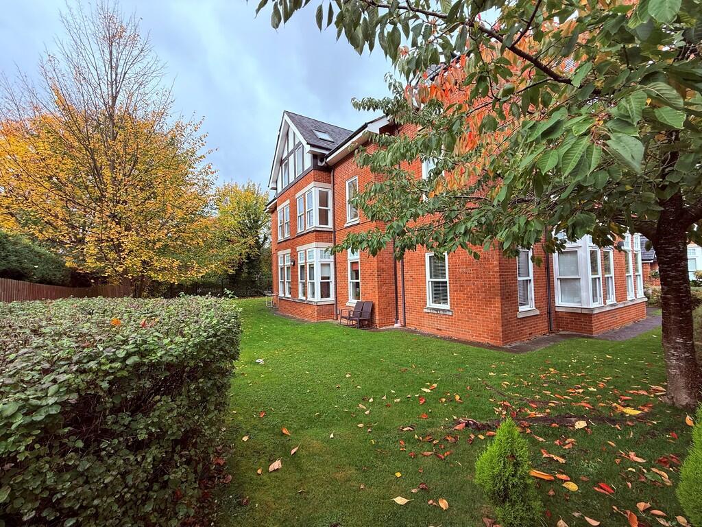 2 bed 1st Floor Flat for rent in Hazel Grove. From Castle Estates - Bramhall