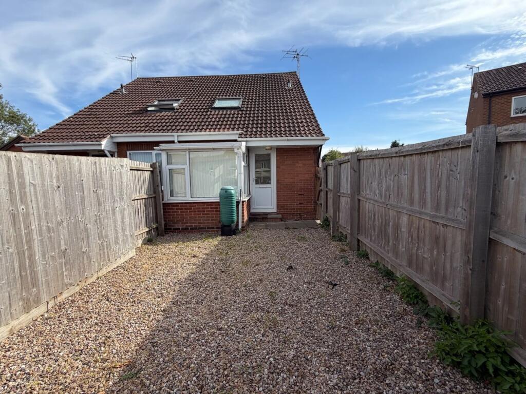 1 bed Mid Terraced House for rent in Shepshed. From Reddington Sales and Lettings - Thringstone 1 bed Mid Terraced House for rent in Shepshed. From Reddington Sales and Lettings - Thringstone