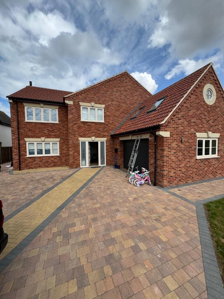 6 bed Detached for rent in Horsham St Faith. From Alexander & Co - Norwich 6 bed Detached for rent in Horsham St Faith. From Alexander & Co - Norwich