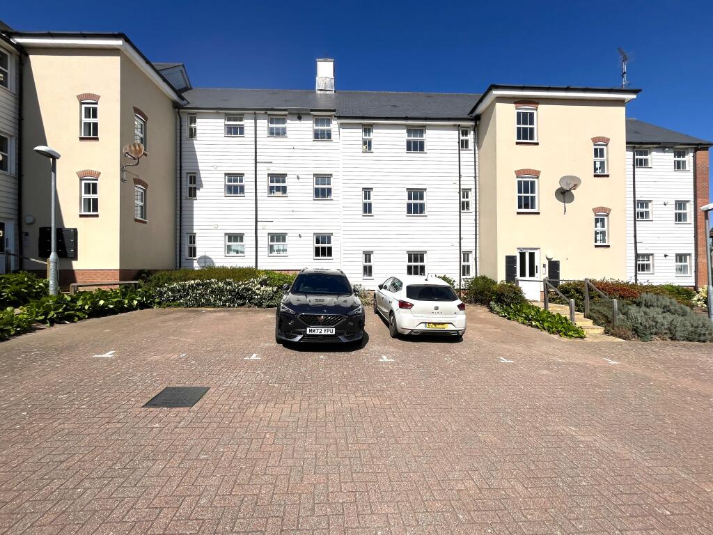 2 bed Apartment for rent in Queen's Hills. From Alexander & Co - Norwich