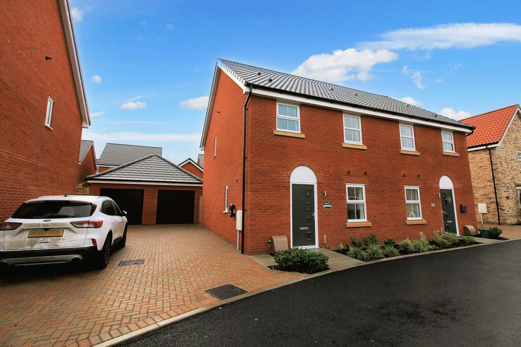 3 bed Semi Detached for rent in Spixworth. From Alexander & Co - Norwich 3 bed Semi Detached for rent in Spixworth. From Alexander & Co - Norwich