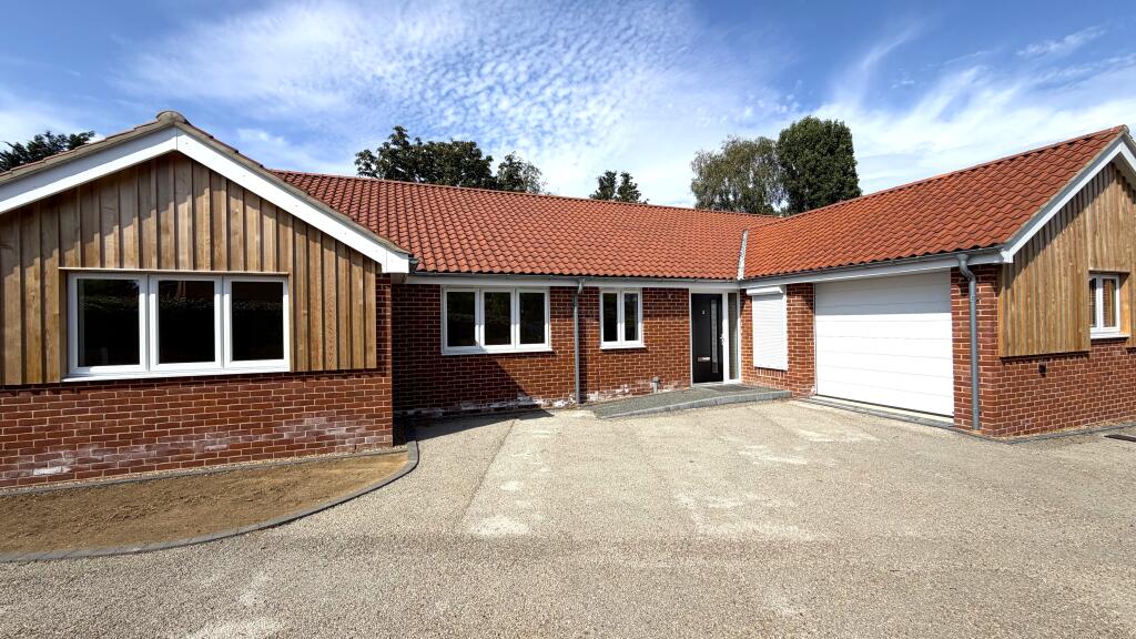 4 bed Detached bungalow for rent in Trunch. From Alexander & Co - Norwich 4 bed Detached bungalow for rent in Trunch. From Alexander & Co - Norwich