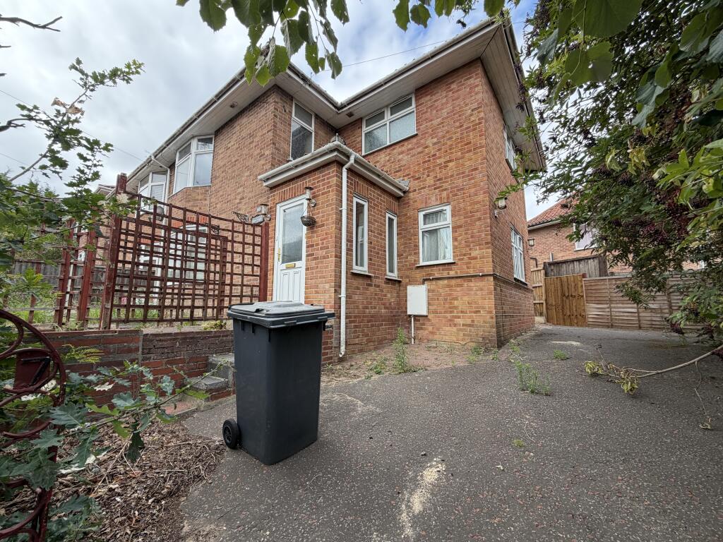5 bed Semi Detached for rent in Colney. From Alexander & Co - Norwich 5 bed Semi Detached for rent in Colney. From Alexander & Co - Norwich