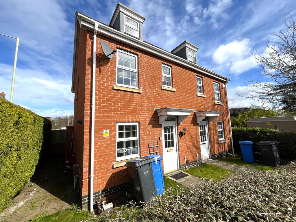 3 bed Town House for rent in Colney. From Alexander & Co - Norwich 3 bed Town House for rent in Colney. From Alexander & Co - Norwich