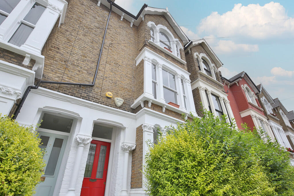 4 bed Mid Terraced House for rent in London. From Julian Reid Estate Agents - Stoke Newington