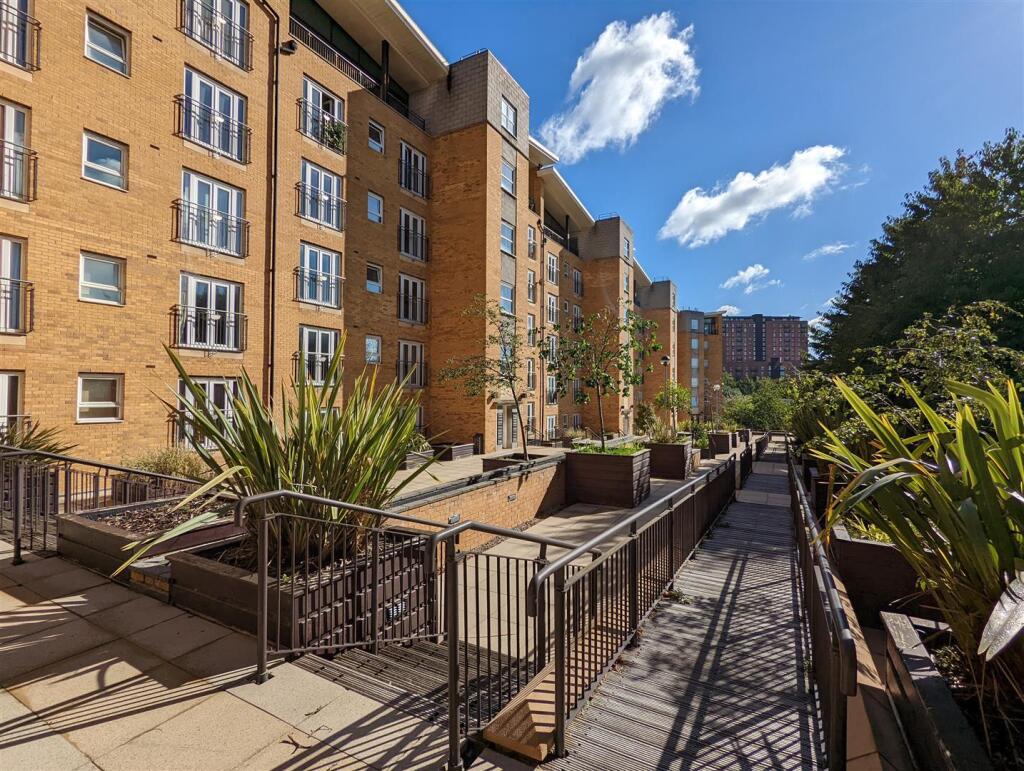 2 bed Apartment for rent in Salford. From Kaytons Estate Agents - Manchester