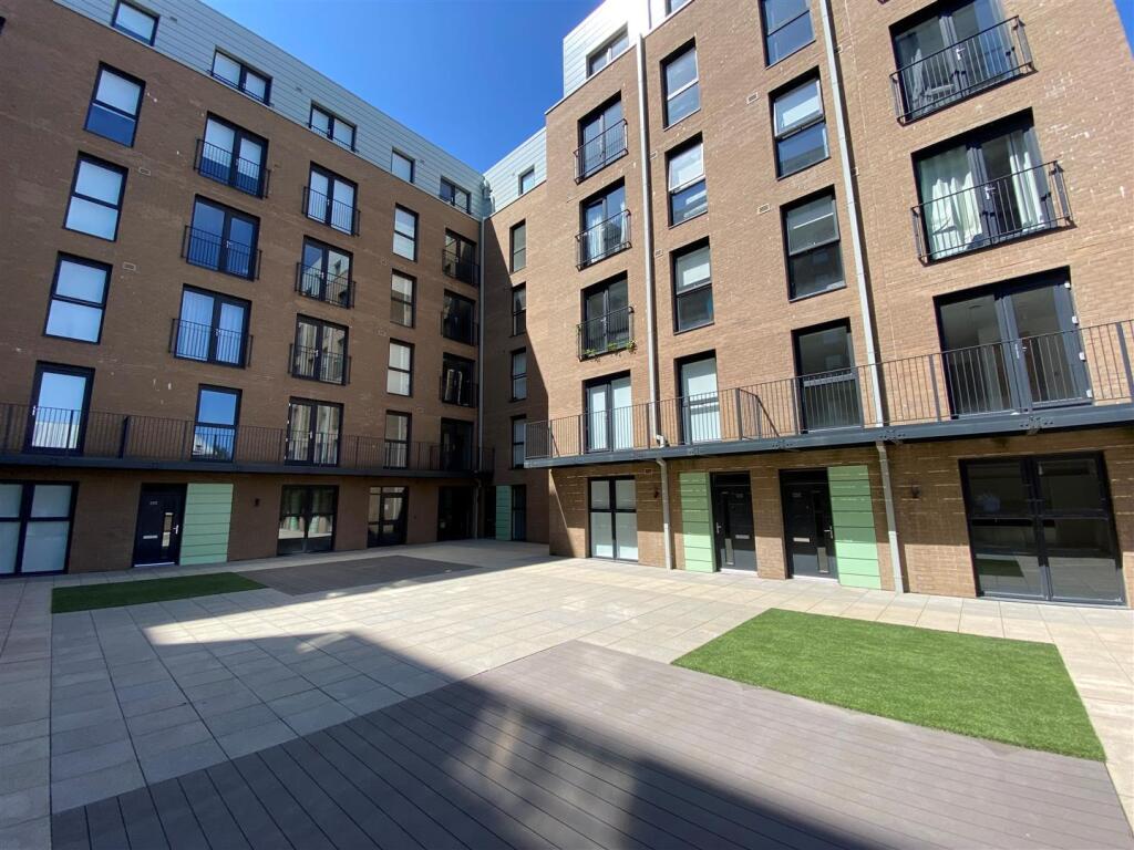 2 bed Duplex for rent in Salford. From Kaytons Estate Agents - Manchester