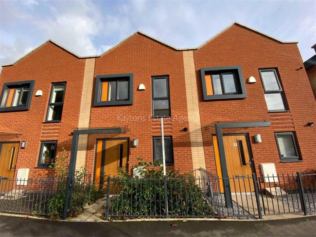 2 bed Mid Terraced House for rent in Salford. From Kaytons Estate Agents - Manchester