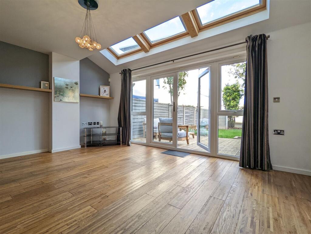 4 bed Town House for rent in Charlestown. From Kaytons Estate Agents - Manchester 4 bed Town House for rent in Charlestown. From Kaytons Estate Agents - Manchester
