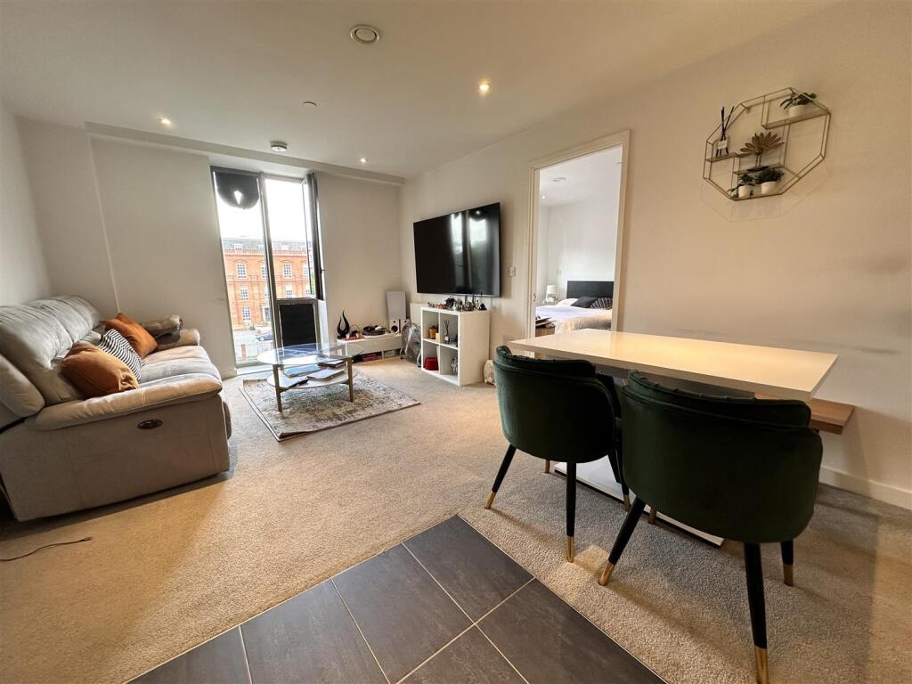 2 bed Apartment for rent in Salford. From Kaytons Estate Agents - Manchester