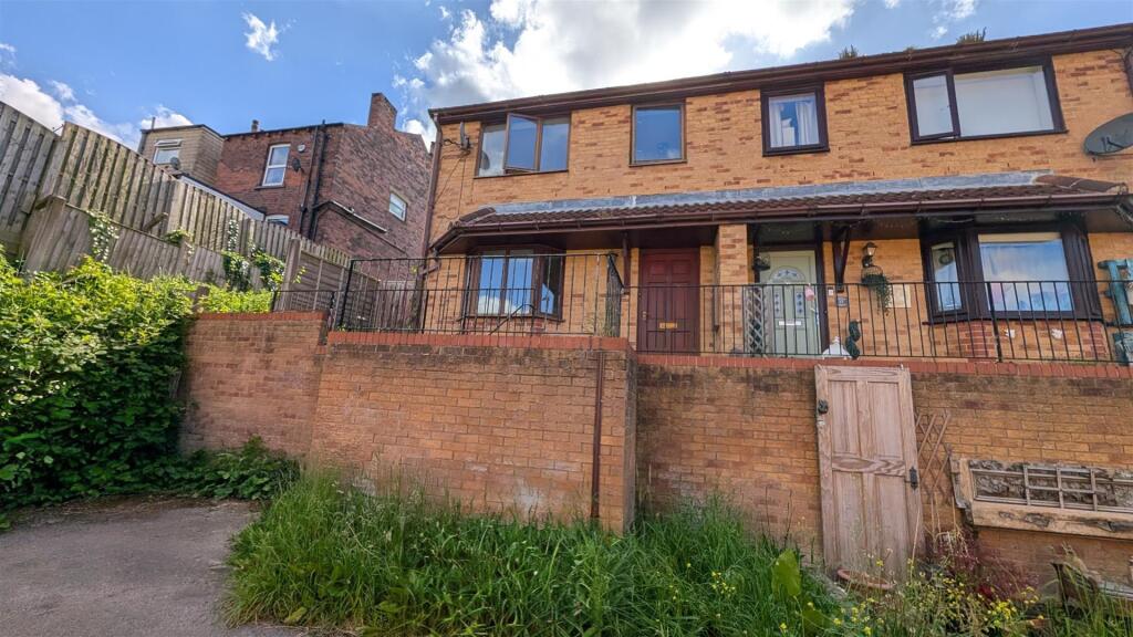 3 bed Semi Detached for rent in Batley. From Kaytons Estate Agents - Manchester