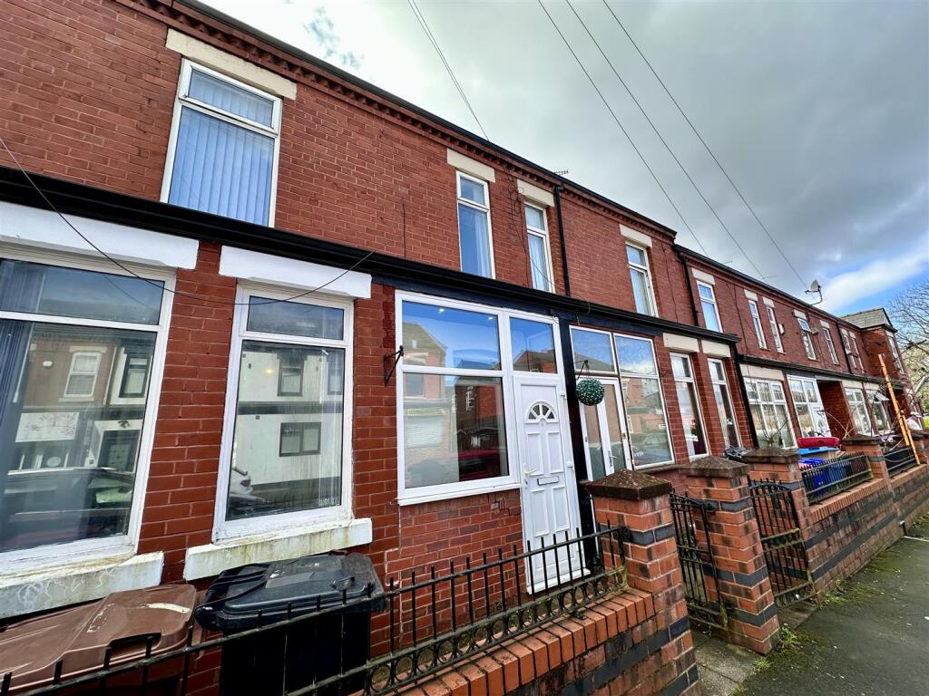 3 bed Mid Terraced House for rent in Salford. From Kaytons Estate Agents - Manchester