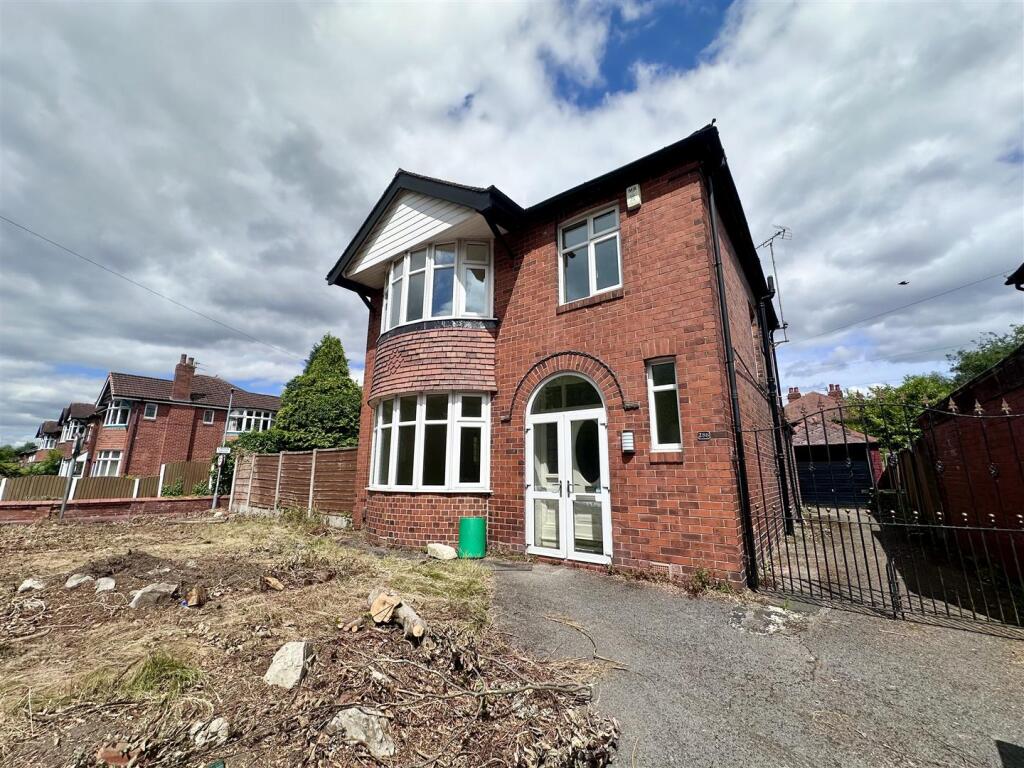 3 bed Detached for rent in Stretford. From Kaytons Estate Agents - Manchester