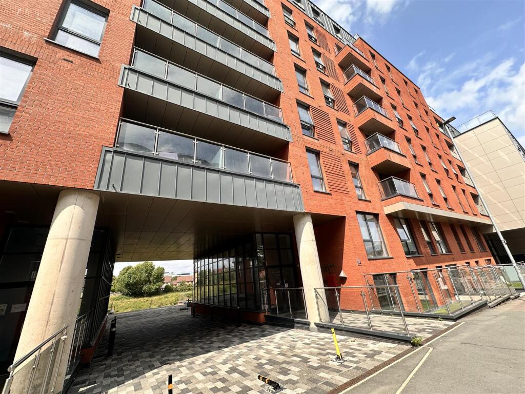 2 bed Apartment for rent in Charlestown. From Kaytons Estate Agents - Manchester