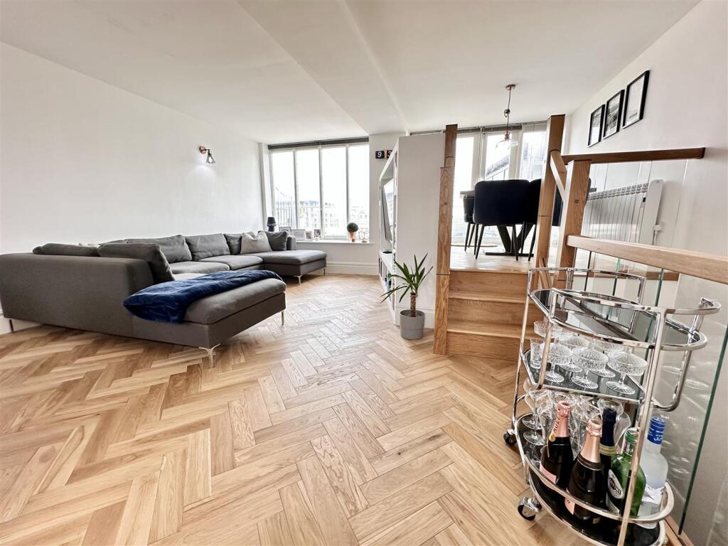 3 bed Duplex for rent in Salford. From Kaytons Estate Agents - Manchester