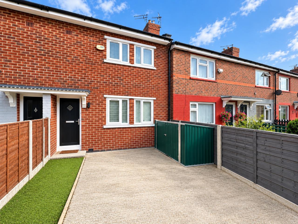 4 bed Mid Terraced House for rent in Salford. From Kaytons Estate Agents - Manchester