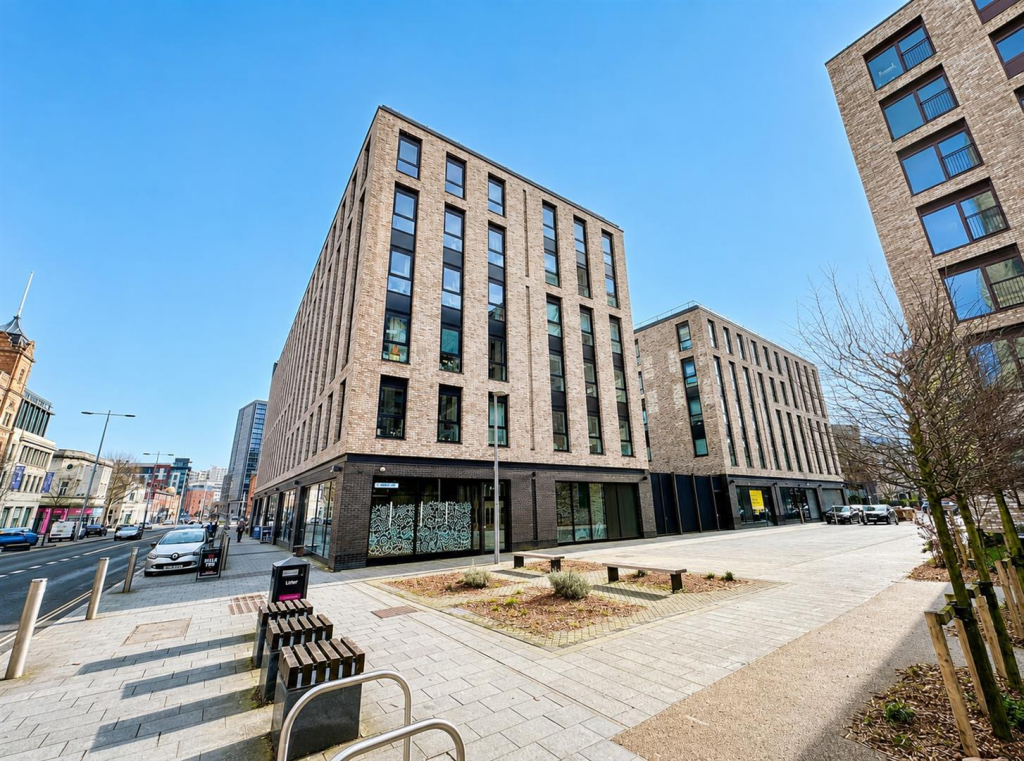 2 bed Apartment for rent in Salford. From Kaytons Estate Agents - Manchester