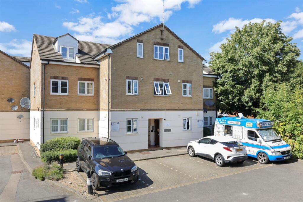 2 bed 1st Floor Flat for rent in London. From Moreland